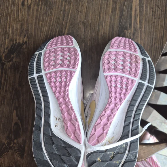 Nike Women's White and Gold Running Shoes - Picture 2 of 3